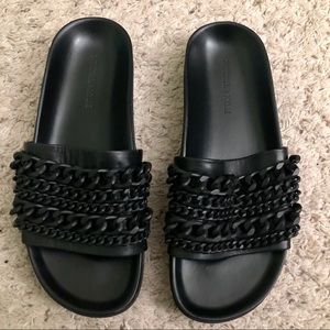 KENDALL AND KYLIE CHAIN SLIDES